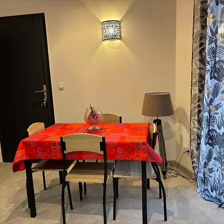 Cosy Avec Jardin * نييون